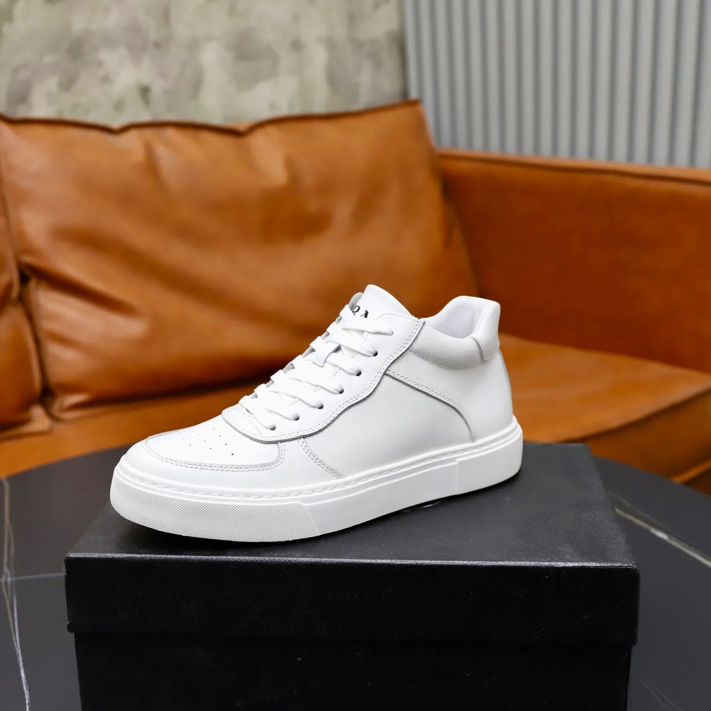Ex-factory price: 460💰🙅‍♂️🙅‍♂️🙅‍♂️ Brand: PRADA Standard code: 38–44 (45 can be customized) Grade: Same as the official website Material: Original cowhide fabric Comfortable pigskin lining Lightweight wear-resistant outsole Style category: Men's fashionable casual shoes and boots Running sneakers Distinguished luxury brand elements Top luxury Color: actual picture color